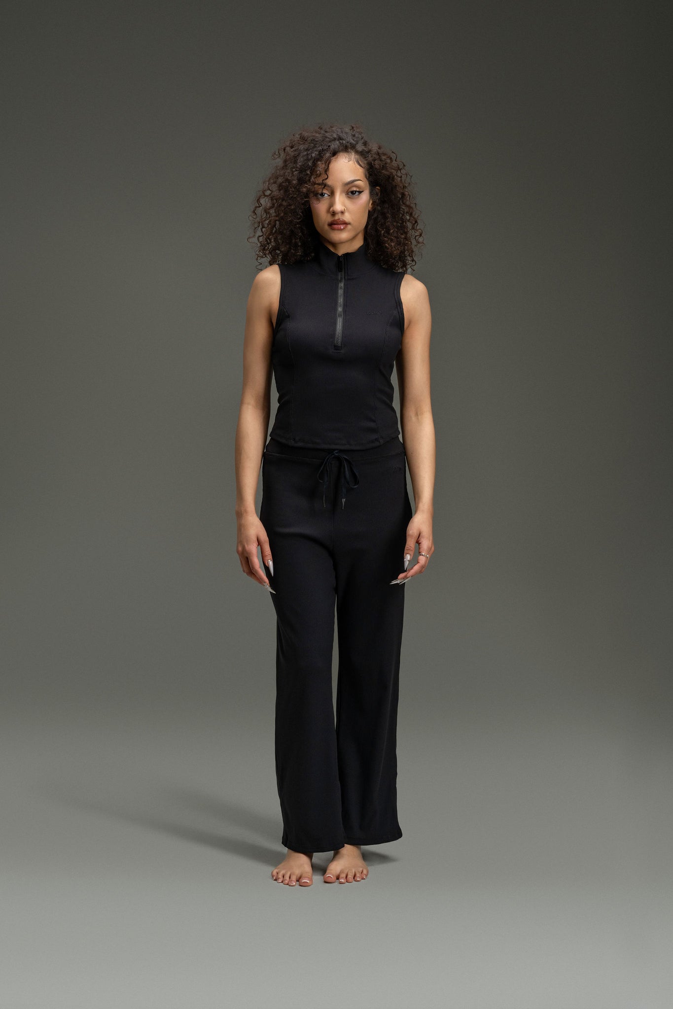 Essential Zipper Sleeveless Top - Chaorcal Black